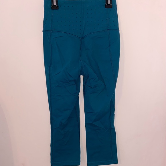 SOLD🌟 NWOT teal nike cropped leggings - Picture 3 of 3